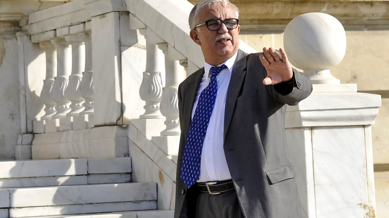 Augustin Zegrean: Preşedintele nu poate fi sancţionat dacă nu respectă decizia CCR. Ne facem de ruşine