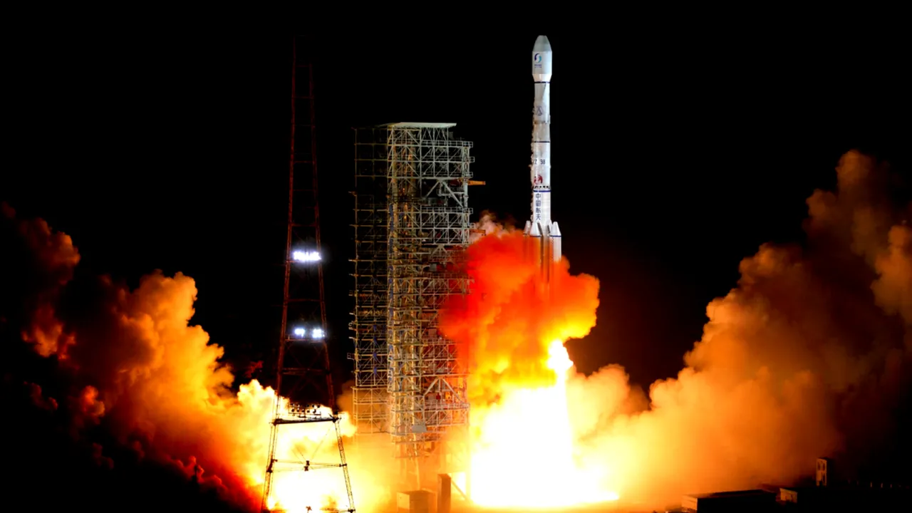 O rachetă chineză, lovită de fulger imediat după lansare. Misiunea nu a fost afectată