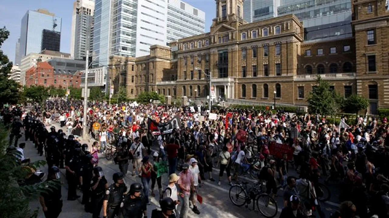 Peste 600 de persoane, reţinute la Toronto în două zile de manifestaţii împotriva summitului G20