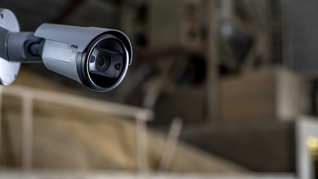 Axis Communications lansează prima cameră din lume cu protecţie împotriva exploziilor