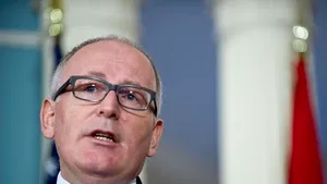 Frans Timmermans, prim-vicepreşedintele Comisiei Europene, îndeamnă România să continue acţiunile anticorupţie, aceasta fiind o condiţie pentru eliminarea MCV