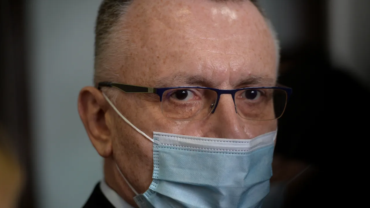 Ministrul Educaţiei, despre reluarea cursurilor înaintea valului Omicron: Siguranţă totală nu există
