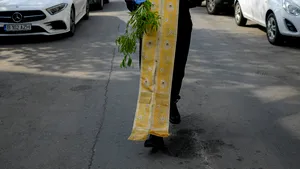 Un preot a primit amendă maximă după ce a făcut slujbă în Vinerea Marea, cu 30 de oameni