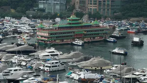 Jumbo Floating Restaurant, cel mai mare restaurant plutitor din lume, şi-a închis porţile

