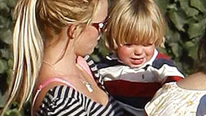 Britney Spears va juca într-un film inspirat din viaţa ei zbuciumată