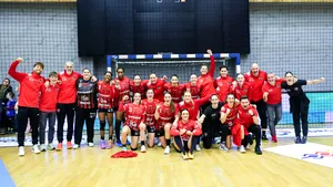 Gloria Bistrița învinge pe SCM Râmnicu Vâlcea, după ce a recuperat un deficit de 7 goluri, și revine în fruntea clasamentului în Liga Florilor