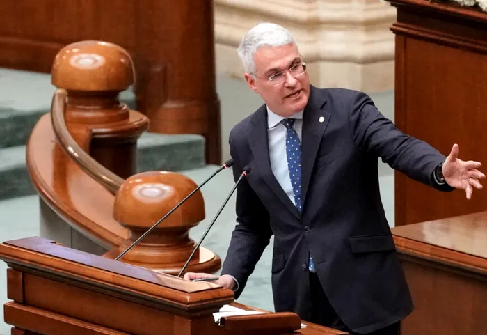 EXPLICATIE Noua lege a salarizării bugetarilor: grilă cu 12 grade, sporuri plafonate. Peste 500.000 de bugetari ar urma să primească diferențe compensatorii
