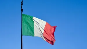 Italia ameninţă că le oferă vize de circulaţie în UE extracomunitarilor aduşi în porturile italiene