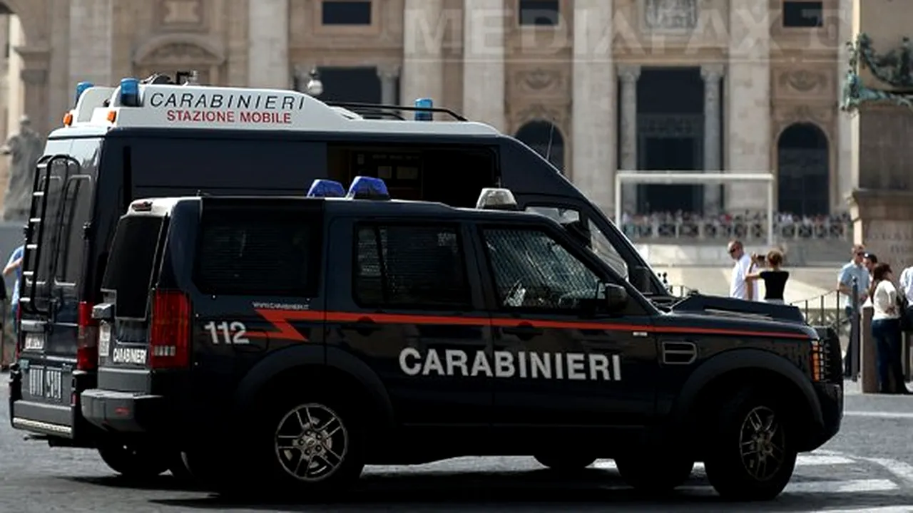 Un bărbat s-a baricadat într-o clădire din Italia, ameninţând că va împuşca trecătorii şi se va arunca în aer