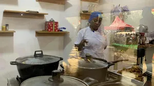 O bucătăreasă din Ghana a gătit non-stop 227 de ore. Ea speră să intre în Cartea Recordurilor