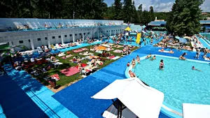 Fetiţa care a murit la ştrandul din Geoagiu Băi şi-a fracturat coloana când a sărit în apă 