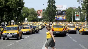 Mii de amenzi pentru traversare neregulamentară, în Capitală
