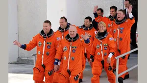 Naveta Discovery s-a conectat la Staţia Spaţială Internaţională