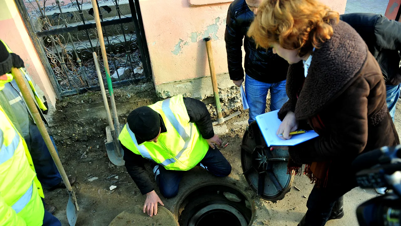 Furt de apă în Dolj pentru udatul grădinilor. Zeci de branşamente ilegale la reţeaua de apă, descoperite în urma unei acţiuni de control