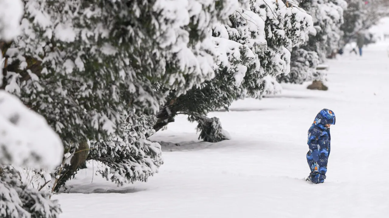 Școli închise din cauza viscolului: Galați, Vrancea și parțial Brăila trec în online