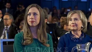 Obama se oferă să-i pună convoiul prezidenţial la dispoziţie lui Chelsea Clinton când va naşte