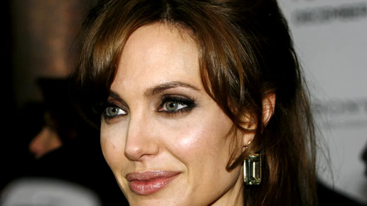 Angelina Jolie, designer de bijuterii. Cum arată podoabele create de actriţă - GALERIE FOTO