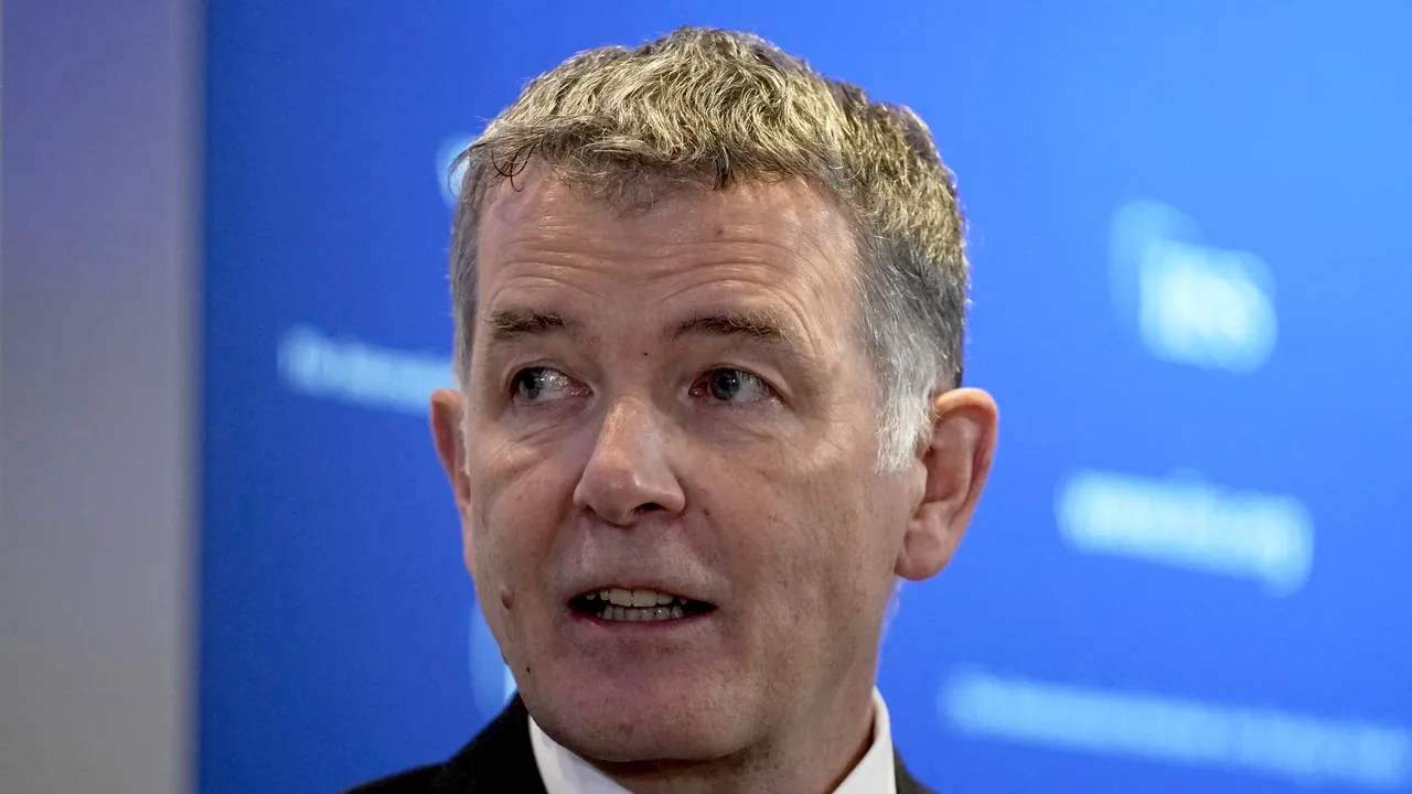 Spionii respiră uşuraţi. Şeful MI6 spune că inteligenţa artificială nu va înlocui agenţii secreţi