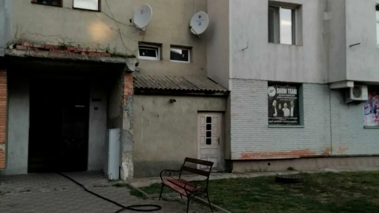 Botoşani: 23 persoane, dintre care 12 copii, au fost nevoite să iasă din locuinţe din cauza unui incendiu