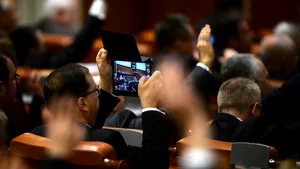 Punctul vulnerabil pe care îl are 1 din 10 parlamentari nou-aleşi. TOPUL senatorilor şi deputaţilor cu probleme