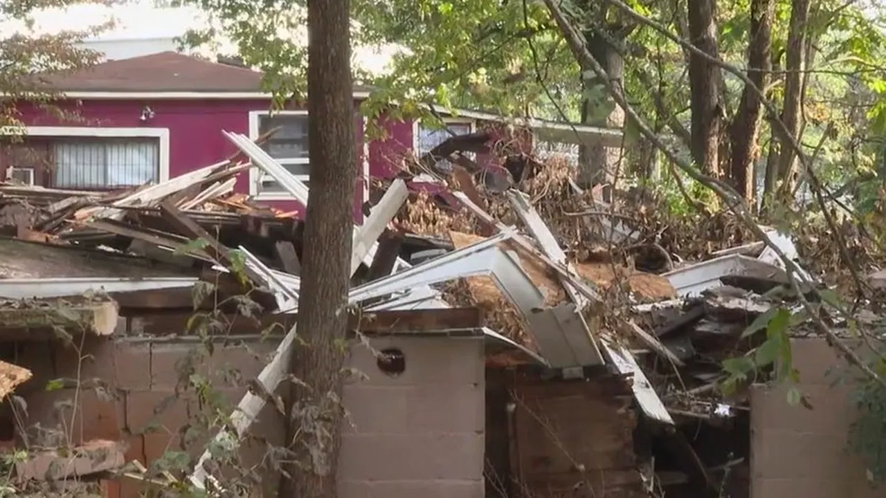 O femeie care s-a întors din vacanţă şi-a găsit casa complet demolată. Firma de demolări a recunoscut că a greşit adresa