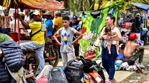 Mii de migranţi din Venezuela care vor să ajungă în SUA sunt blocaţi într-un sat din Columbia