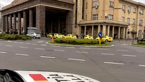 Taximetriștii de la Gara de Nord, luați în vizor de Poliția Locală: „Șefu', te duc cu 150 de lei”