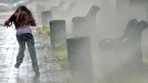 Patru morţi şi cinci răniţi în urma unui uragan, în Ucraina