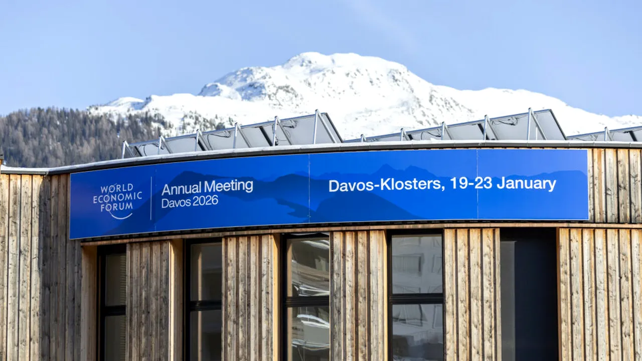 Trump și restul lumii la Davos / 2000 de oameni au ieșit să protesteze împotriva Forumului și a lui Trump / Probabil, cea mai importantă ediție a Forumului de la Davos