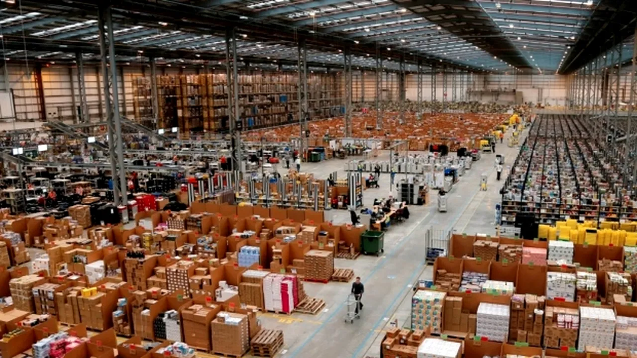 Retailerul care valorează de patru ori cât produce economia României într-un an. A depăşit Google şi a devenit a doua cea mai valoroasă companie din lume