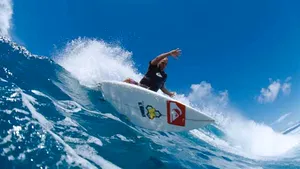 Kelly Slater a obţinut al nouălea titlu mondial la surfing (Video)