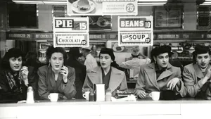 A murit Robert Frank, celebrul fotograf american care a surprins vieţile oamenilor de la „marginea” societăţii din SUA | FOTO