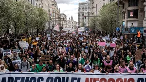Zeci de mii de spanioli au protestat față de specula imobiliară: „Locuința trebuie să fie un drept, nu o marfă!”