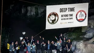 Franţa: Un grup de voluntari au părăsit peştera în care au stat izolaţi 40 de zile