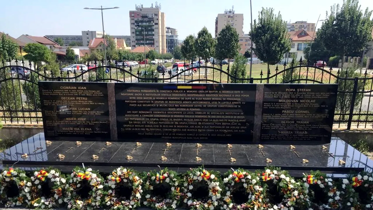 ISTORIA FĂRĂ PERDEA Marius Oprea / Lungul drum al partizanilor anticomunişti către un monument şi calea scurtă a Securităţii către ”eroii” ei