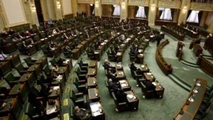 Senatul a reexaminat legea privind regimul juridic al imobilelor preluate abuziv între 1945 şi 1989