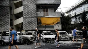 Prim-ministrul grec Alexis Tsipras a vizitat luni oraşul Mati, în urma incendiilor de vegetaţie