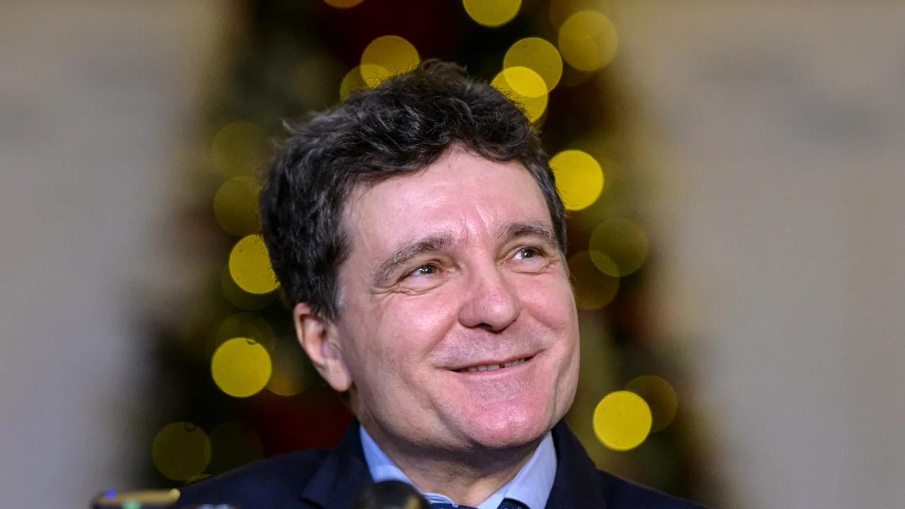 Nicuşor Dan a început să poarte cravată. Care e semnificaţia