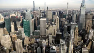 Un buldozer a zdrobit 100 de vehicule din New York