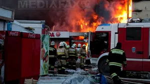 Doi pompieri ruşi şi-au făcut selfie la un mall cuprins de flăcări. REACŢIA autorităţilor după tragedia în care au murit 17 oameni - FOTO, VIDEO