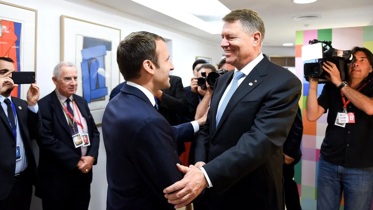 Iohannis a discutat cu preşedintele francez Emmanuel Macron despre medicii români care luptă contra COVID-19 în Franţa