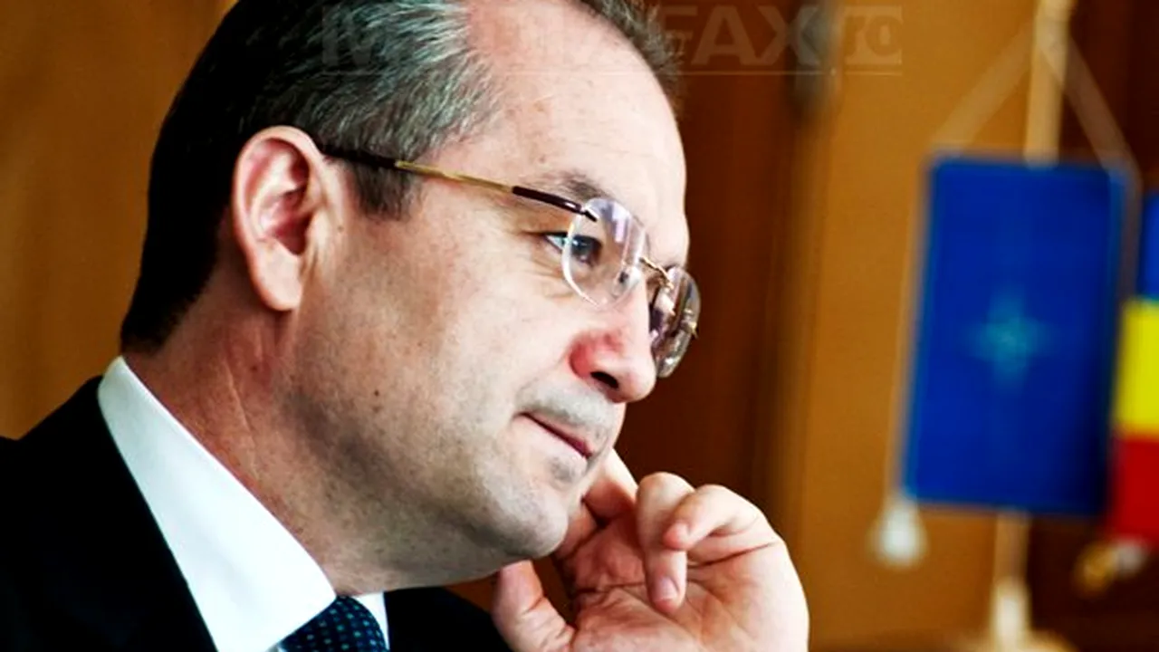 Boc: Opoziţia vrea o dispută PDL-UDMR pentru căderea Guvernului cu o declaraţie scrisă pe genunchi