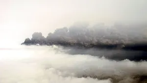 ANM: Norul de cenuşă produs de erupţia vulcanică nu va afecta direct România, dar se va apropia