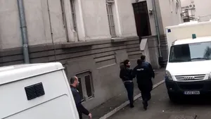 Falsul chirug italian, Matteo Politi, adus la Judecătoria Sectorului 1 după ce a contestat arestul | VIDEO