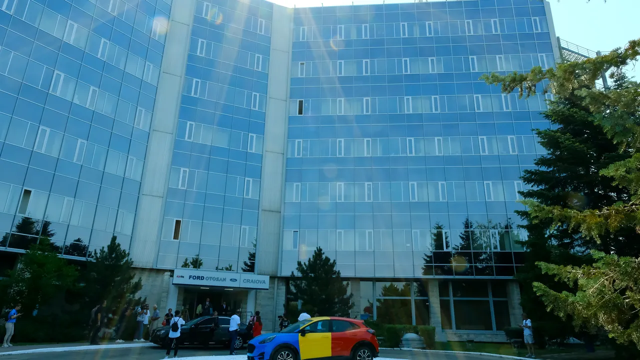 Ford Otosan Craiova demarează producţia noilor Transit şi Tourneo Courier pe 24 octombrie