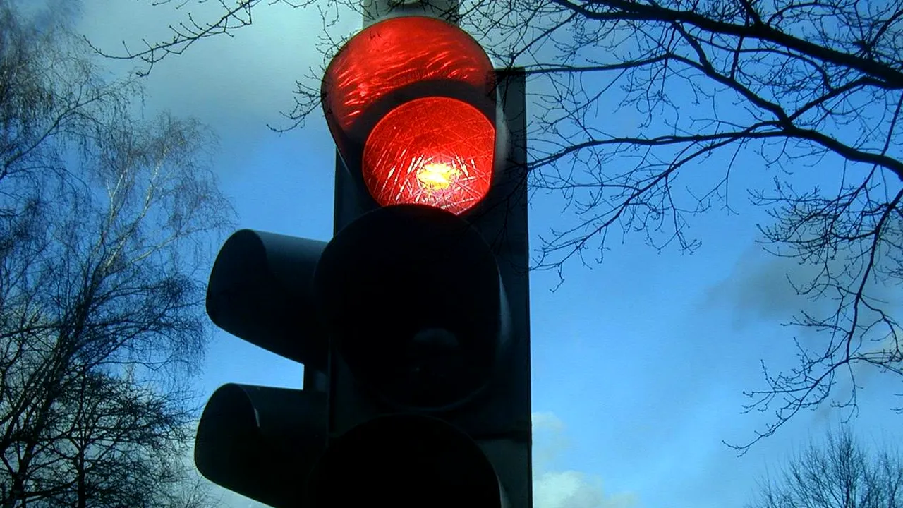Noi informaţii în cazul semafoarelor din Capitală care ar fi fost accesate ILEGAL. Ce nouă ipoteză iau în calcul anchetatorii