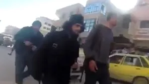 Viaţa în bastionul grupării Stat Islamic: Bărbaţii şi femeile merg înarmaţi pe stradă. Imaginile filmate în secret de o femeie - VIDEO