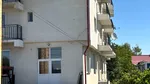 Un bărbat din Otopeni și-a ucis unul dintre copii și a amenințat că se aruncă de la balcon cu al doilea. El ține ostatic în casă și o rudă. Polițiștii sunt la fața locului