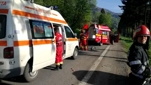 Accident în judeţul Braşov din cauza unui şofer băut care a ieşit din coloană pe DN 1: Trei persoane rănite/ Trafic îngreunat | FOTO