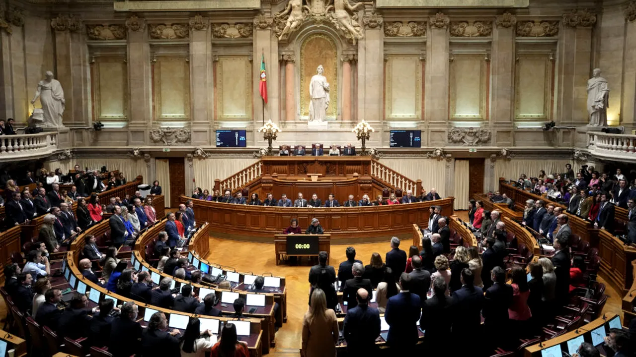 Guvernul portughez a pierdut votul de încredere în parlament